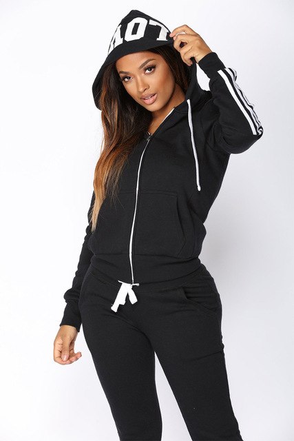 Chic & Comfy: Women's 2Pcs Tracksuit Crop Hoodie & Sweatpants Set