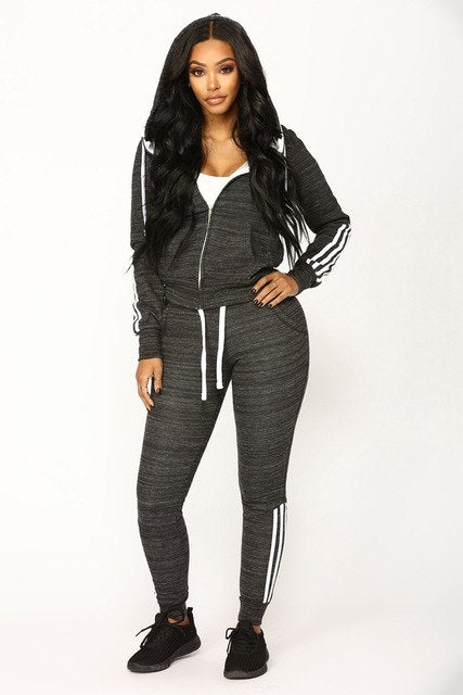 Chic & Comfy: Women's 2Pcs Tracksuit Crop Hoodie & Sweatpants Set